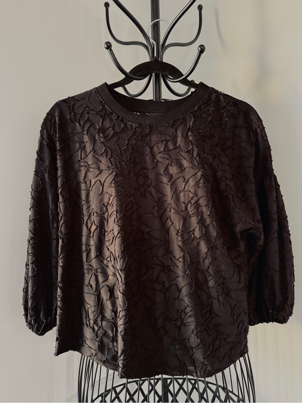 RW&CO. Textured Floral Blouse | Black | 3/4 Sleeve